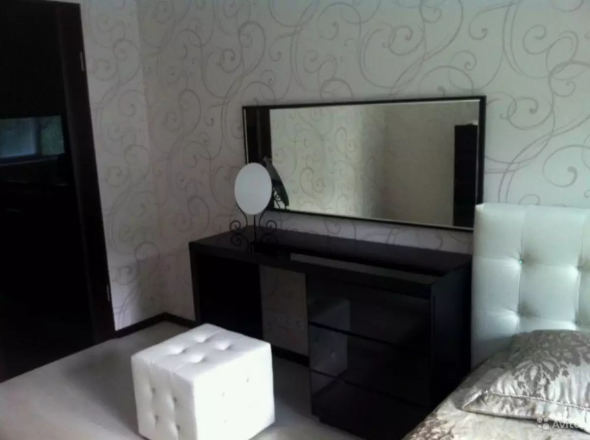 كيفية اختيار وجعل طاولة خلع الملابس مع مرآة لغرفة نوم؟