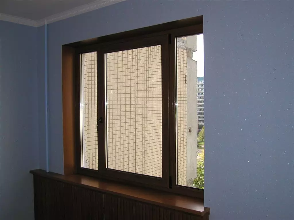Trenger jeg å velge vindusrammer under interiøret i leiligheten