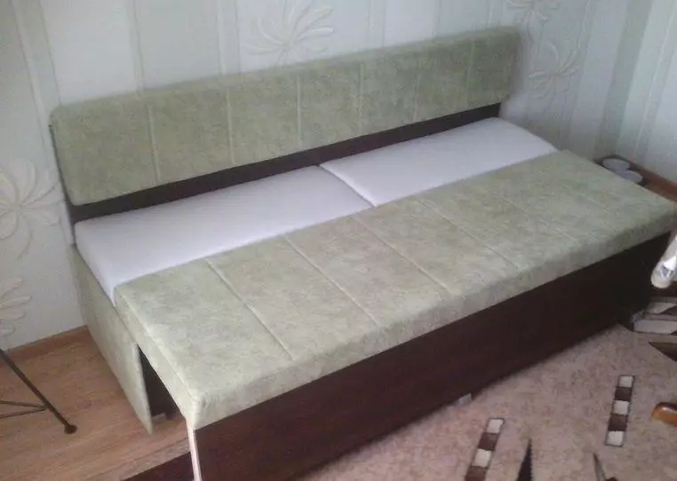 Jinis, pilihan lan instalasi sofa menyang pawon kanthi papan sing turu