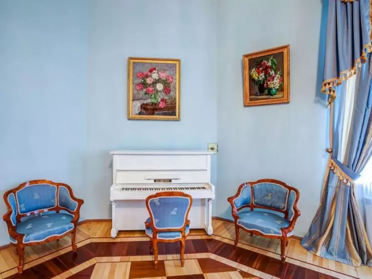 蓝色起居室 - 在客厅里的蓝色色调的一个不寻常组合的110张照片