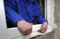 Balcony waterproofing mula sa loob at butas na tumutulo
