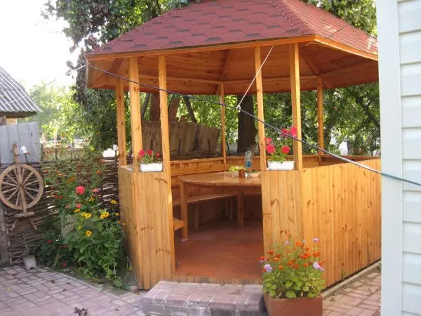 Gazebo 2 por 2 metros: elixindo materiais e consellos para o constructor