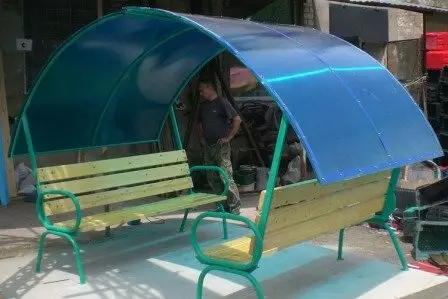 Polycarbonate पासून gazebos त्यांच्या स्वत: च्या हातांनी: इमारत फॉर्म आणि पद्धत निवडा