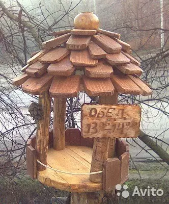 Feeders for birds from girlfriend with their own hands with a child
