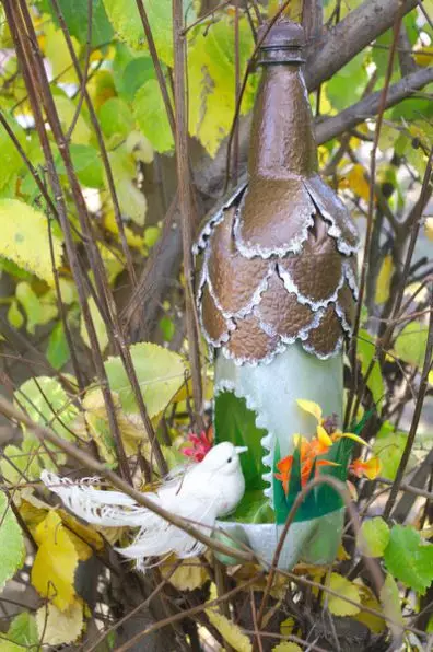 Comederos para pájaros de botellas de plástico con sus propias manos: clase magistral con foto