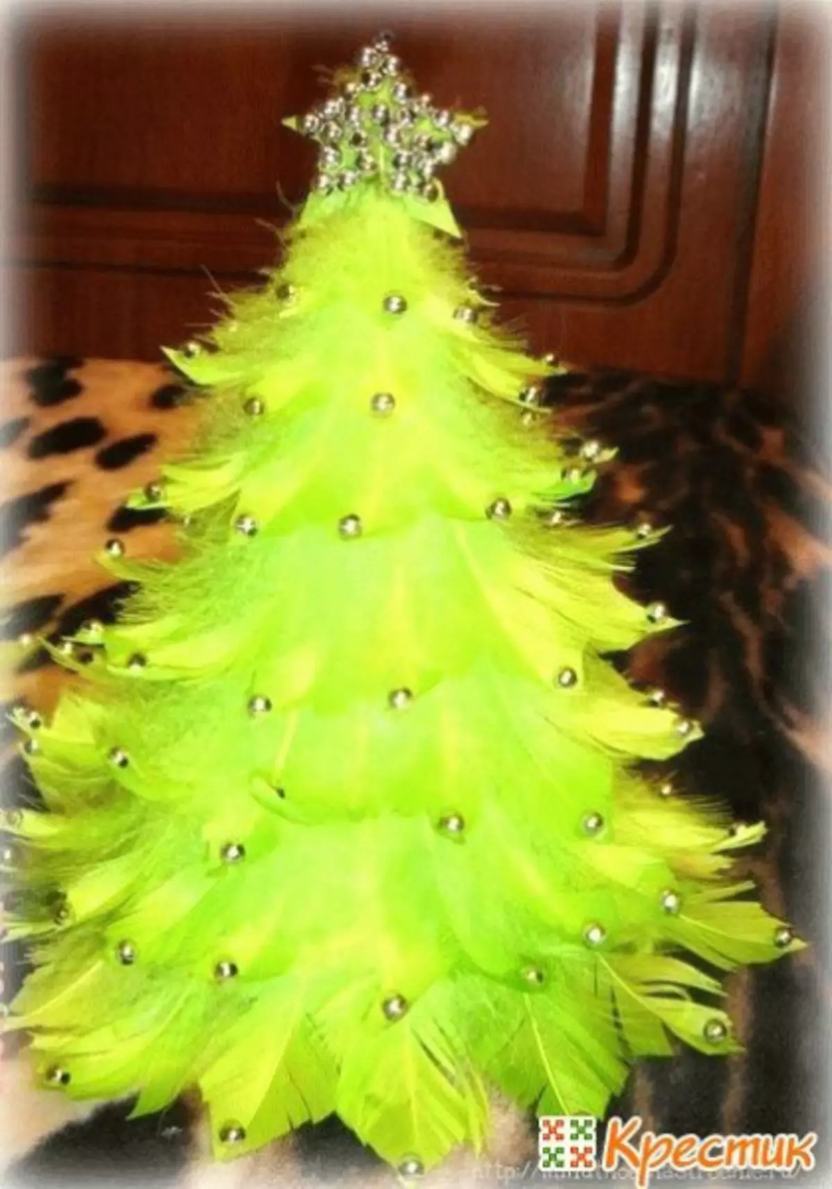 Como fazer um cone de papelão para a árvore de Natal com suas próprias mãos: esquema com fotos e vídeos