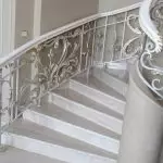 Staircase Railing kaj Bariloj: Ĉefaj varioj, fabrikado kaj instalado (+86 fotoj)