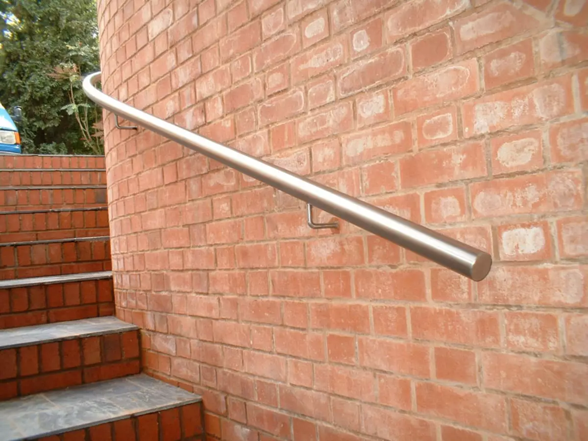 Wailed handrail for stairs