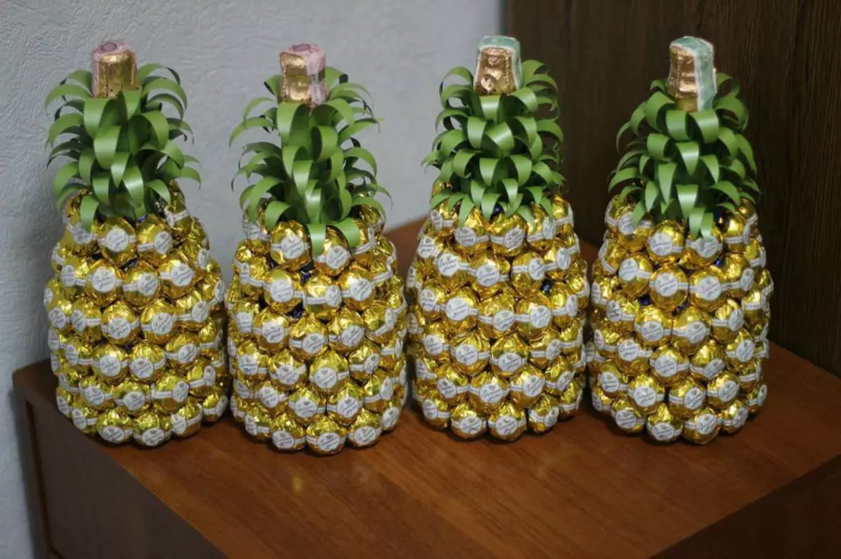 Ananas ze sladkostí a šampaňského s vlastními rukama: mk s fotografiemi a video
