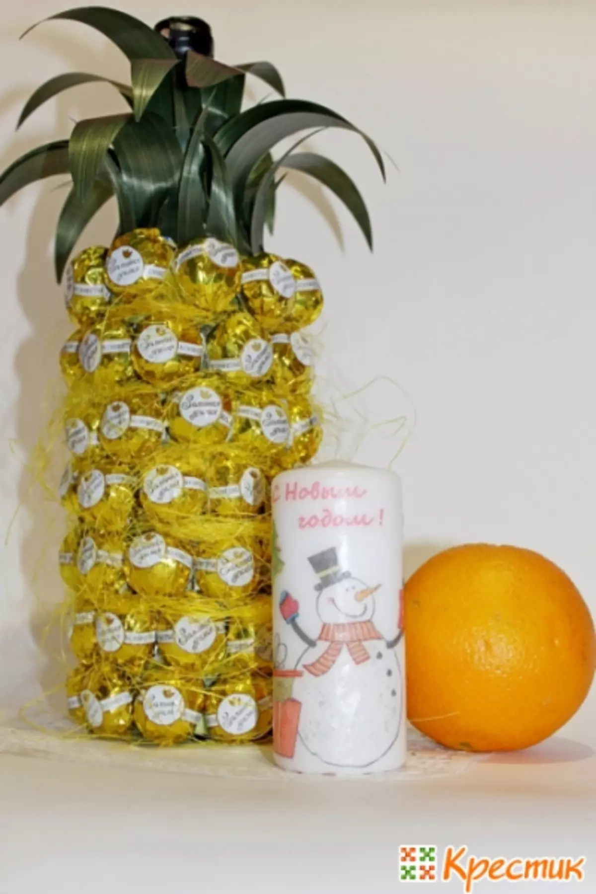 Ananas od slatkiša i šampanjca sa vlastitim rukama: MK sa fotografijama i video
