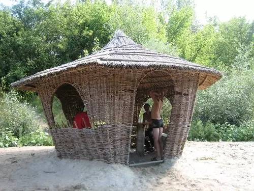 Wéi retten an e Gazebo op Iech selwer ze bauen