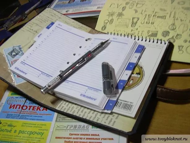 Bagaimana untuk membuat buku harian dengan tangan anda sendiri di rumah dengan video