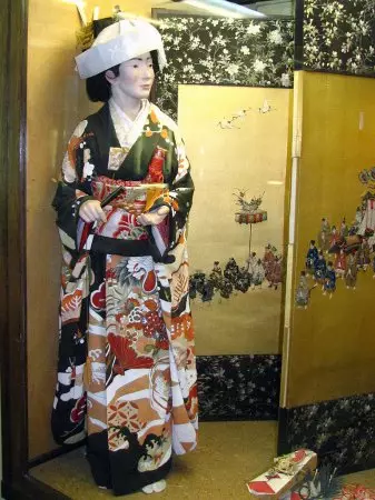 څنګه د جاپاني روبونو ګنډو - کیمونو دا پخپله ترسره کړئ: ب pattern ه او تاریخ د جامو رامینځته کول