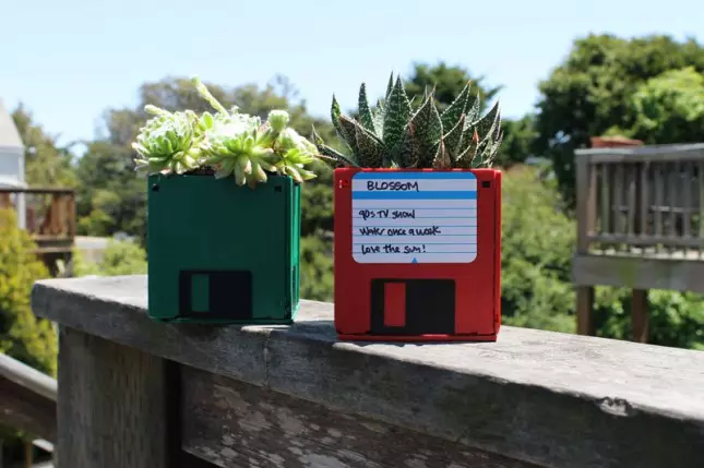 Krukor för blommor med egna händer från plastflaskor med bilder och video