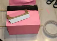 Cara membuat mesin kardus untuk boneka melakukannya sendiri dengan video