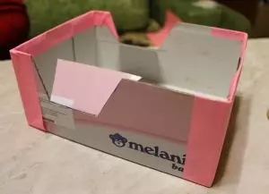 Kako narediti kartonski stroj za punčke, to počnete sami z videom