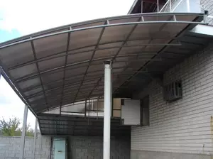 Polycarbonat canopy, verbonne mam Haus: Installatioun, Foto