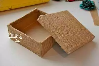 Накит кутија со свои раце: господар класа од картон со слики