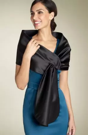 肩に女性ケープを縫う方法：説明を持つパターン