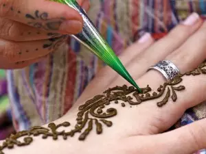 Henna margotzean Etxean: Txantiloiak Argazkiak eta bideoa