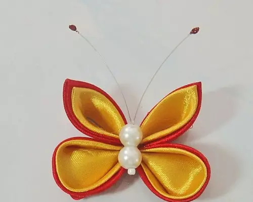 Schmetterling aus Bändern Tun Sie es selbst für einen Jungen im Stil von Kanzashi