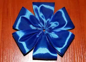 Bow of Satin Ribbon tự làm nó cho một bó hoa hoặc tóc với một bức ảnh