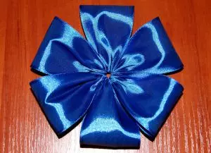 Bow of Satin Ribbon ამის გაკეთება თავს bouquet ან თმის ფოტო