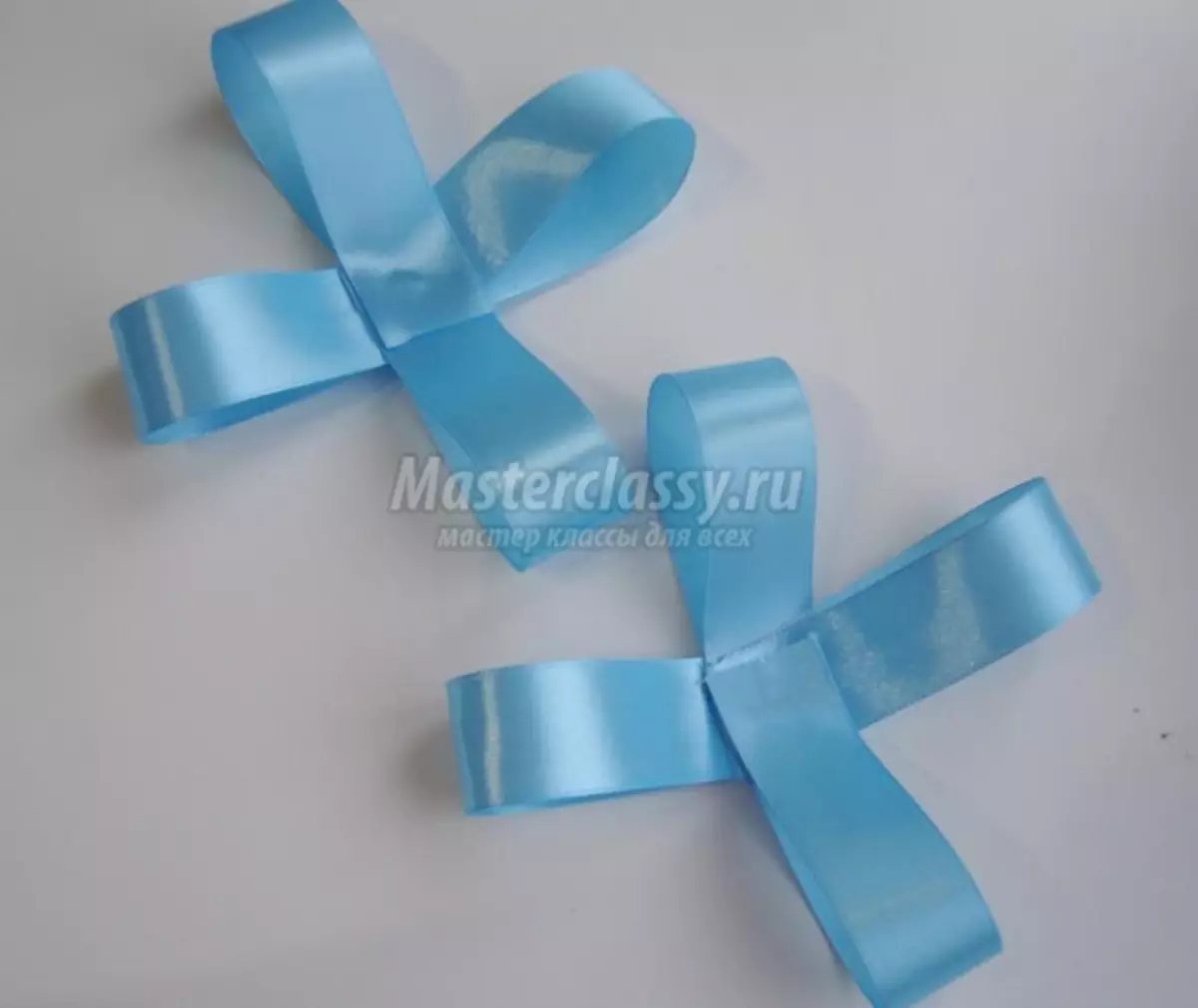 Bow of Satin Ribbon melakukannya sendiri untuk karangan bunga atau rambut dengan foto