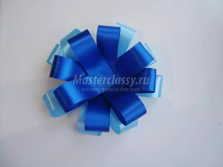 Bow of Satin Ribbon Gör det själv för en bukett eller hår med ett foto