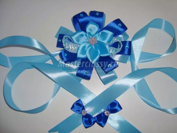 Bow of Satin Ribbon Gör det själv för en bukett eller hår med ett foto