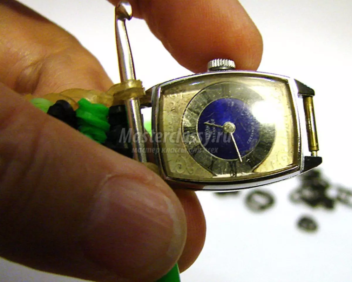用橡胶和珠子用橡胶和珠子用手表手表