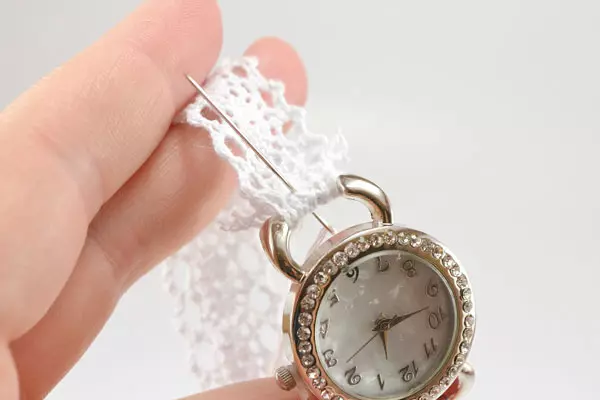 用橡胶和珠子用橡胶和珠子用手表手表