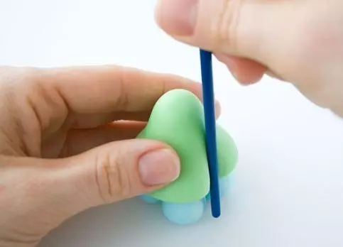 聚合物粘土玩具用自己的手来做：主班与照片