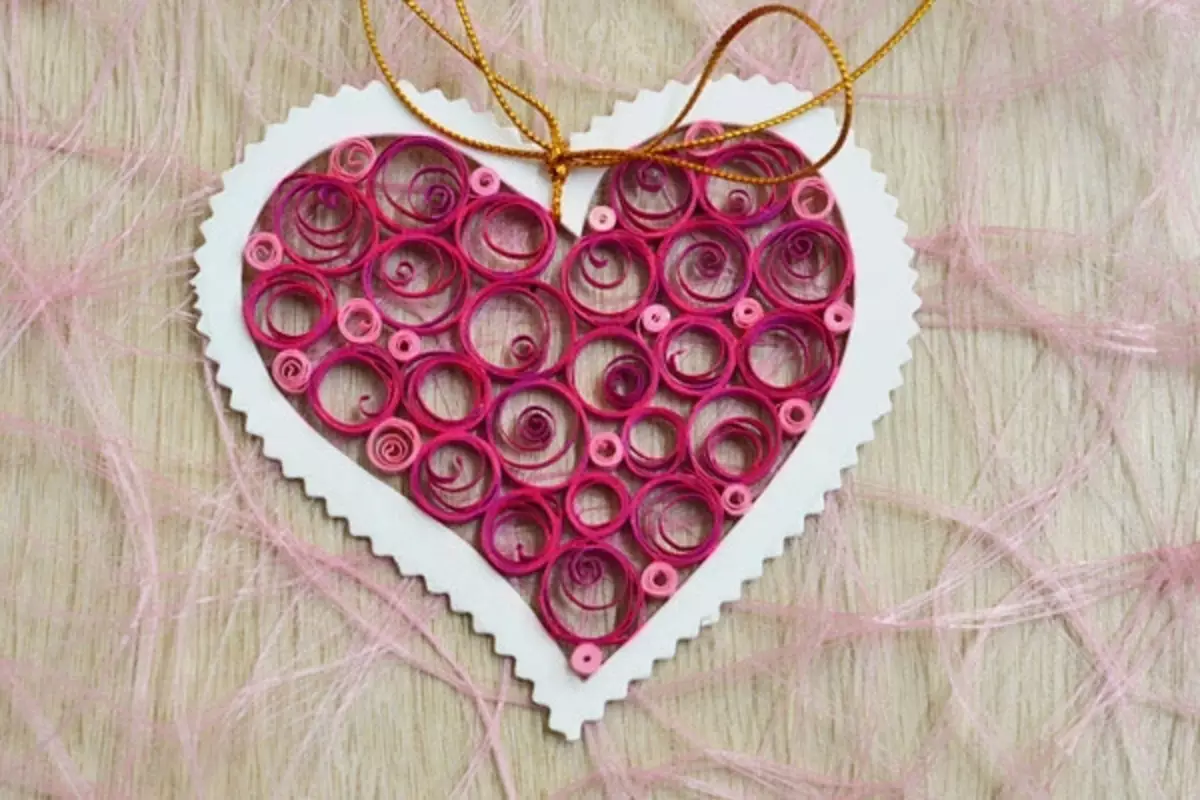 Како направити валентину од тканине и од слаткиша за момка или за пријатеља