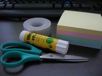 Топката од бои со шеми во техники на quilling и оригами
