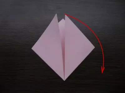 បាល់ពីពណ៌ដែលមានគ្រោងការណ៍ក្នុងបច្ចេកទេសដែលគួរឱ្យធុញទ្រាន់និង origami