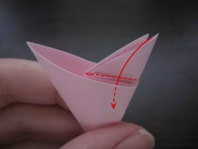 توپ از رنگ با طرح ها در تکنیک های quilling و origami