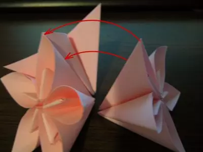 Bola de cores com esquemas em técnicas de quilling e origami