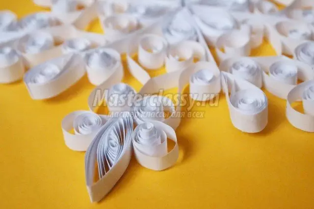 Quilling: Фото схемалары белән мастер-класска кар бөртеге адымы