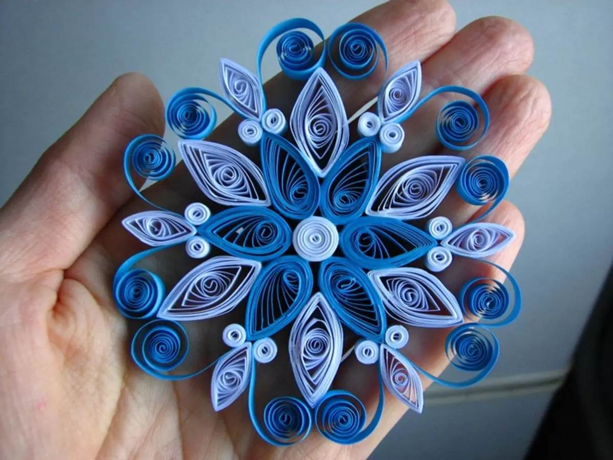 Quilling: snowflake si na Nzọụkwụ Master na atụmatụ foto