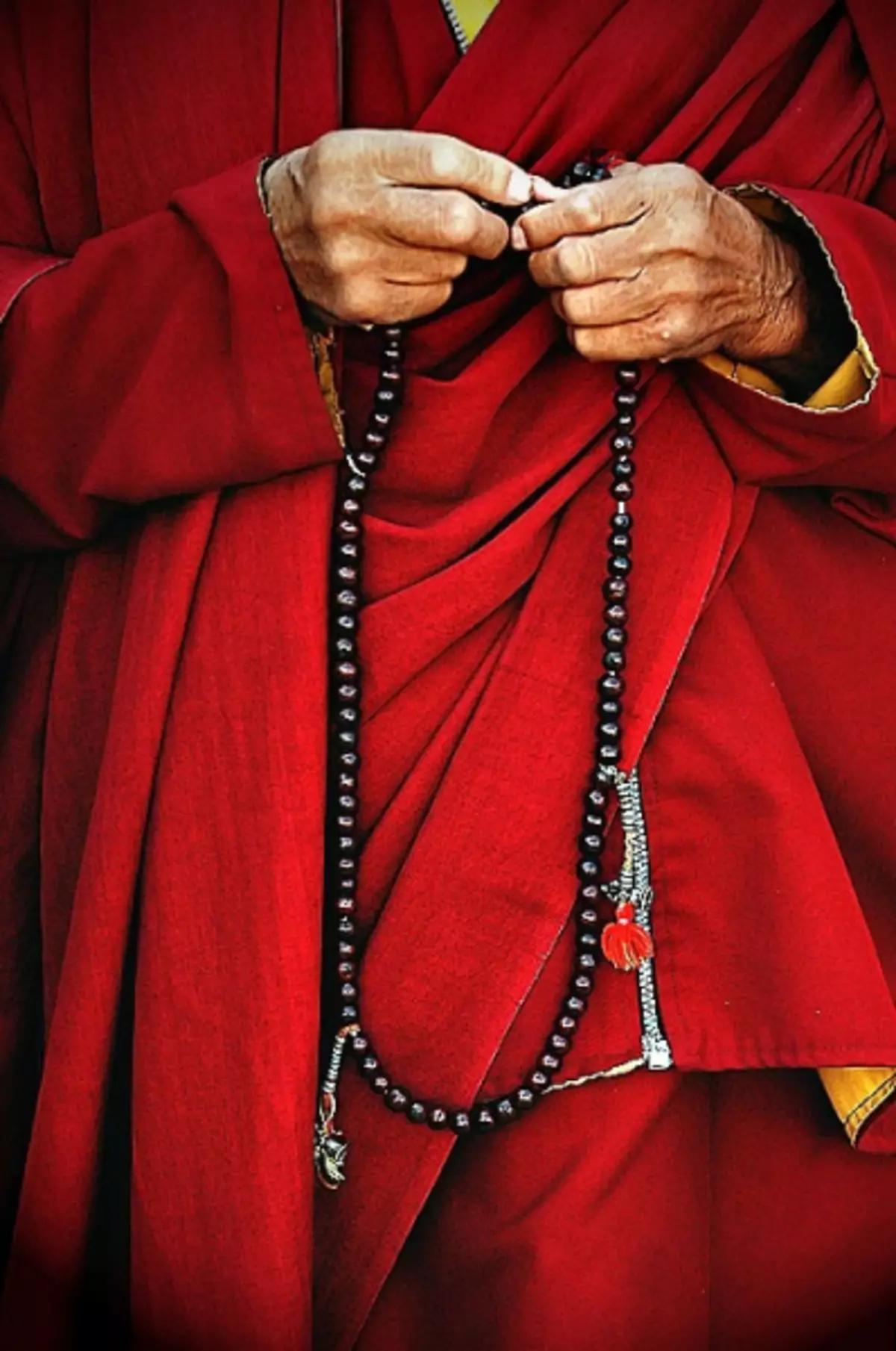 Buddhist rosary zviite iwe pachako pane photos uye mavhidhiyo