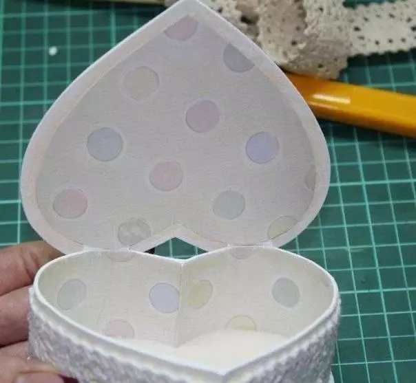 Master class on a drawing box with your own hands: Production by pattern
