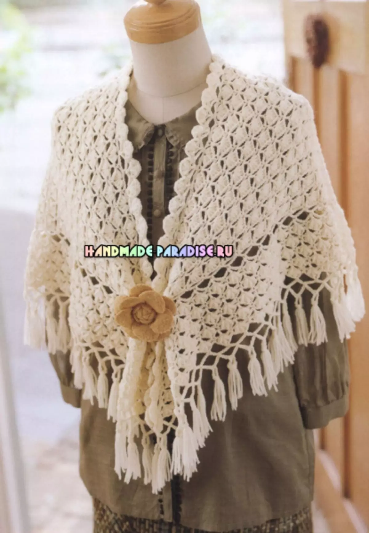Elegante lavorazione a maglia all'uncinetto. Rivista giapponese con schemi
