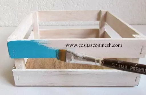 Decorare una scatola di legno con vernici