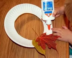 Вінок з осіннього листя своїми руками: майстер-клас з відео
