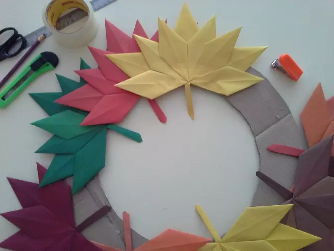 शरद ऋतु के पाली अपने हाथों से पत्ते: वीडियो के साथ मास्टर क्लास