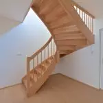 Kā izveidot kāpnes otrajā stāvā māja: parametru un uzstādīšanas aprēķināšana (+80 foto)