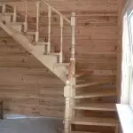 Sådan laver du en trappe på anden sal på sommerhuset: Beregning af parametre og installation (+80 Foto)