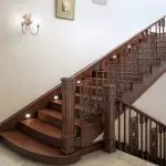 Opções principais para iluminação de escadas nos critérios da casa e da seleção (+58 fotos)