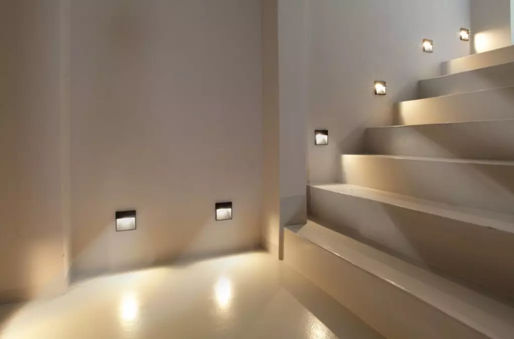 Wireless lighting stairs